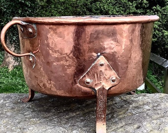 Caldero francés antiguo extragrande con patas de cobre de 48 cm / Soporte para leña para chimenea del siglo XIX (o anterior) / Enorme sartén con dos asas de cobre