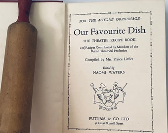 Geweldige 1e editie (1952) "ONS FAVORIETE DISH" Het theaterreceptenboek met 250 recepten van beroemde sterren op het podium en op het scherm