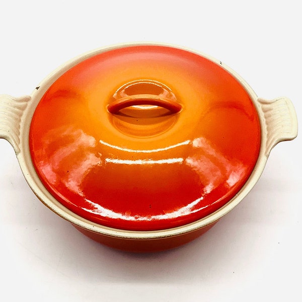 Vintage Vulcan Flame Orange  Le CREUSET DUTCH OVEN 22cm in Superb Condition / French Cast Iron Cookware / Mid-century Kitchenalia