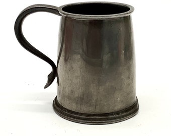 Rare Art Nouveau TUDRIC PEWTER TANKARD 01374 ~ Liberty & Co. Conçu par Archibald Knox / Collectionnable English Brewerania