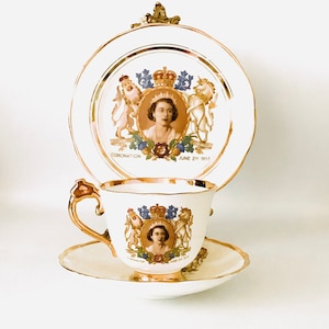 Perfect! QUEEN ELIZABETH CORONATION Tea Cup Trio Official 1953 Souvenir / Royal Memorabilia / Collectible British Sovereign Table Wares