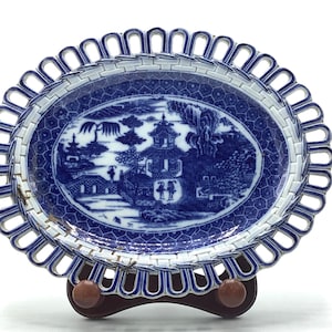 18th Century Liverpool/Spode Pearlware Oval Drain-Catch Plate with Open Looped Woven Border (Historic Restoration) / Antique Staple Repair