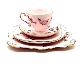 ROZE, MOOI & PERFECT! Vintage &quot;Toscaanse&quot; Bone China vlinder- en kersenbloesempatroon 4-delige set gemaakt in Engeland / romantisch cadeau