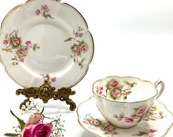 Antique 19th Century WILLIAM LOWE (ENGLAND) Roses Spray Tea Cup Trio in Pink & Gold with Scalloped Rim / Downton Abbey Tableware
