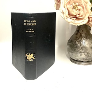 Over 90 Years Old “PRIDE AND PREJUDICE”  by Jane Austen Published by Daily Express Publications, London 1933 / Perfect Gift for Austen Lover