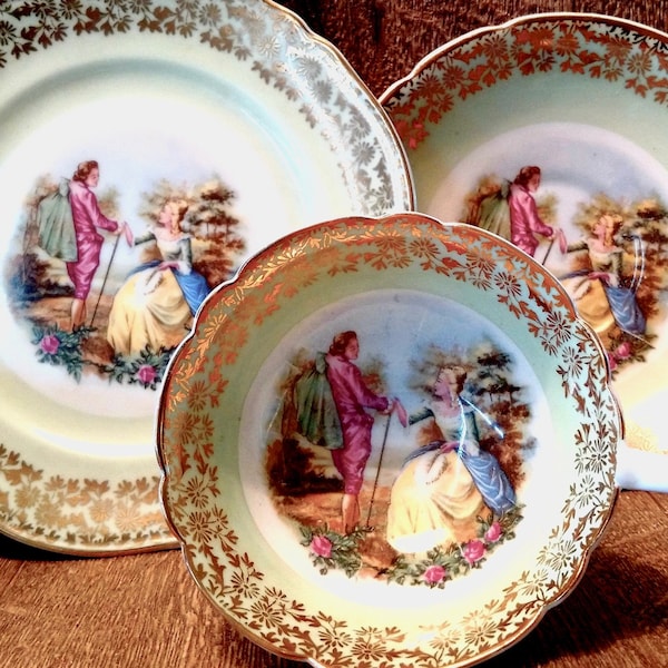 Doskonały! Okrawkowana 22-karatowym złotem ANGIELSKA filiżanka do herbaty "COURTING COUPLE" Trio // Staffordshire Burslem Rare Tea Set // Zastawa stołowa Downton Abbey