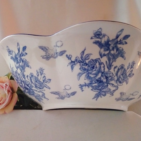 FINE EDWARDIAN FLORAL Chintz Bowl, Antique Wash Basin For Lovers of Blue & White, Jane Austen Era Decor, Downton Abbey Style, Romantic China
