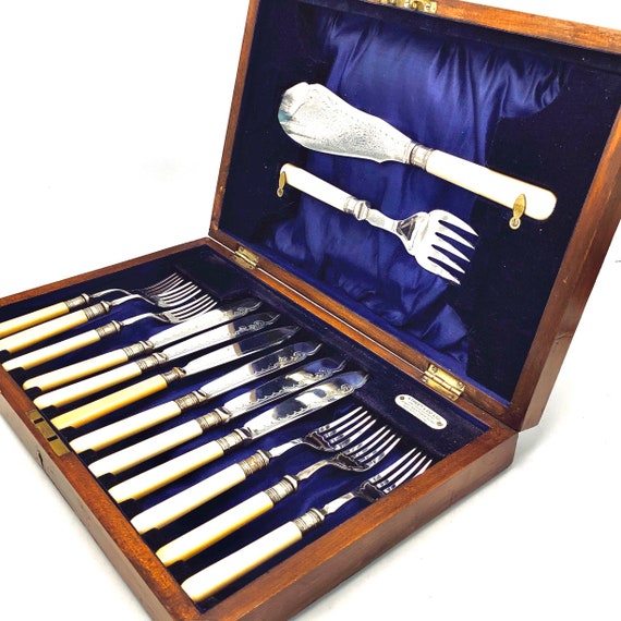 ISRAEL SIGMOND GREENBERG & CO 英国アンティーク EPBM 純銀P シルバー ティーポット バーミンガム イギリス製 Bonhams : An Edwardian pair of silver dwarf candlesticks by Israel