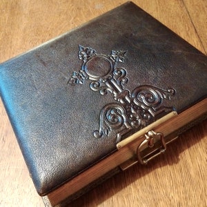 Beeindruckendes antikes LEDER & MESSING ALBUM mit einer Auswahl an Originalfotos, großer englischer viktorianischer Postkartenhalter