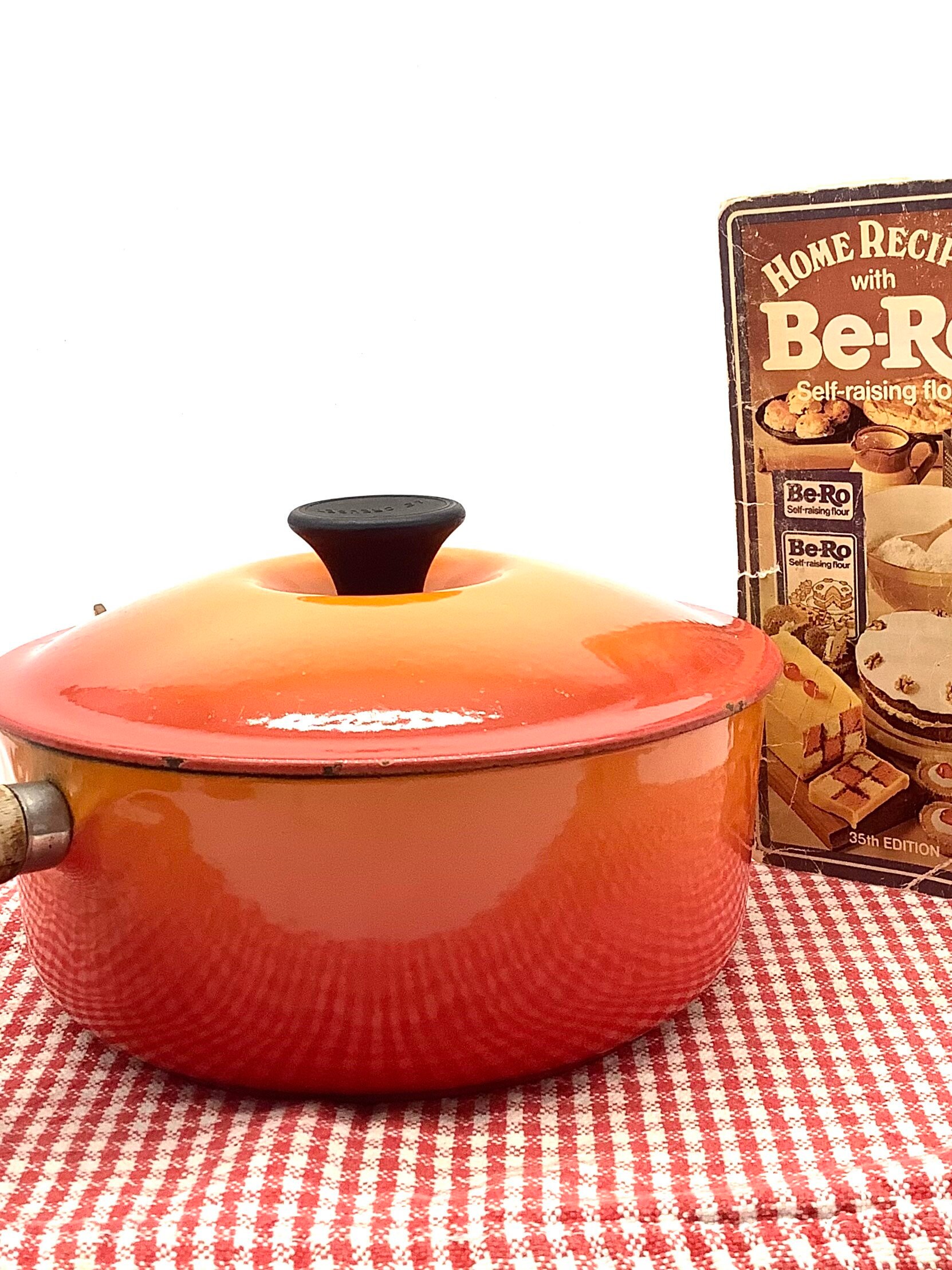 Large 20cm Vintage Flame Orange Authentic LE CREUSET