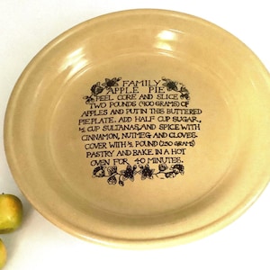 PERFECT! ENGLISH Moira EARTHENWARE ‘Family Apple Pie’ Oven Dish / Rustic Kitchenalia / Mid-century Bakeware / Country Cottage Kitchen