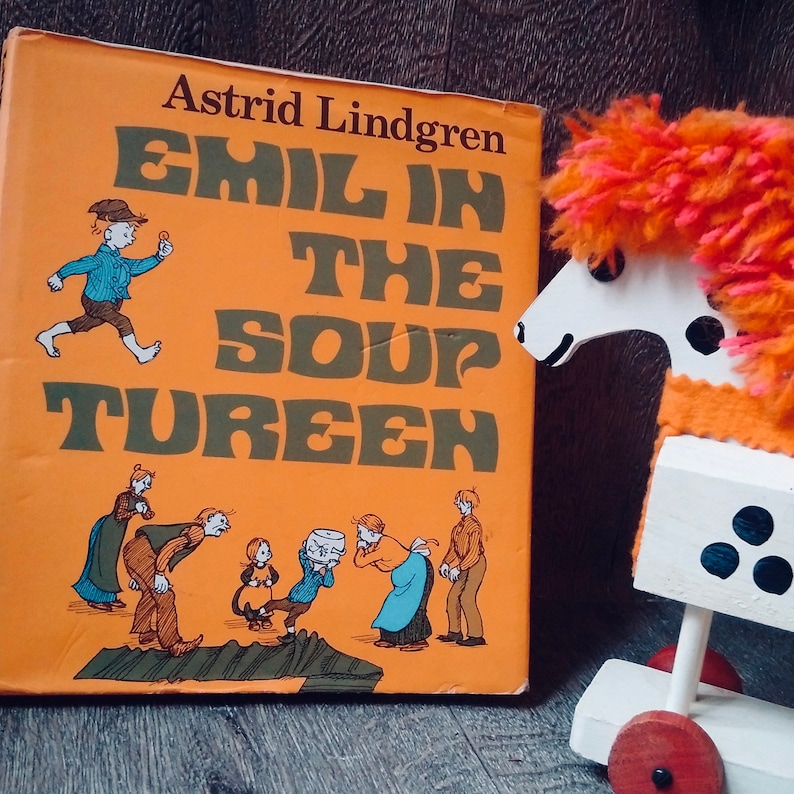 SÄLLSYNT FÖRSTA UPPLAGA Emil i soppterrinen: Astrid Lindgren // sällsynt bok från Pippi Långstrump-författaren // första upplagan berömd svensk bok bild 1