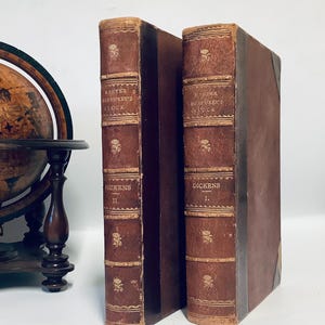 Prime edizioni L&#39;OROLOGIO DEL MAESTRO HUMPHREY di Charles Dickens Pubblicato nel 1840 e 1841 e illustrato da George Cattermole + Hablot Knight Browne