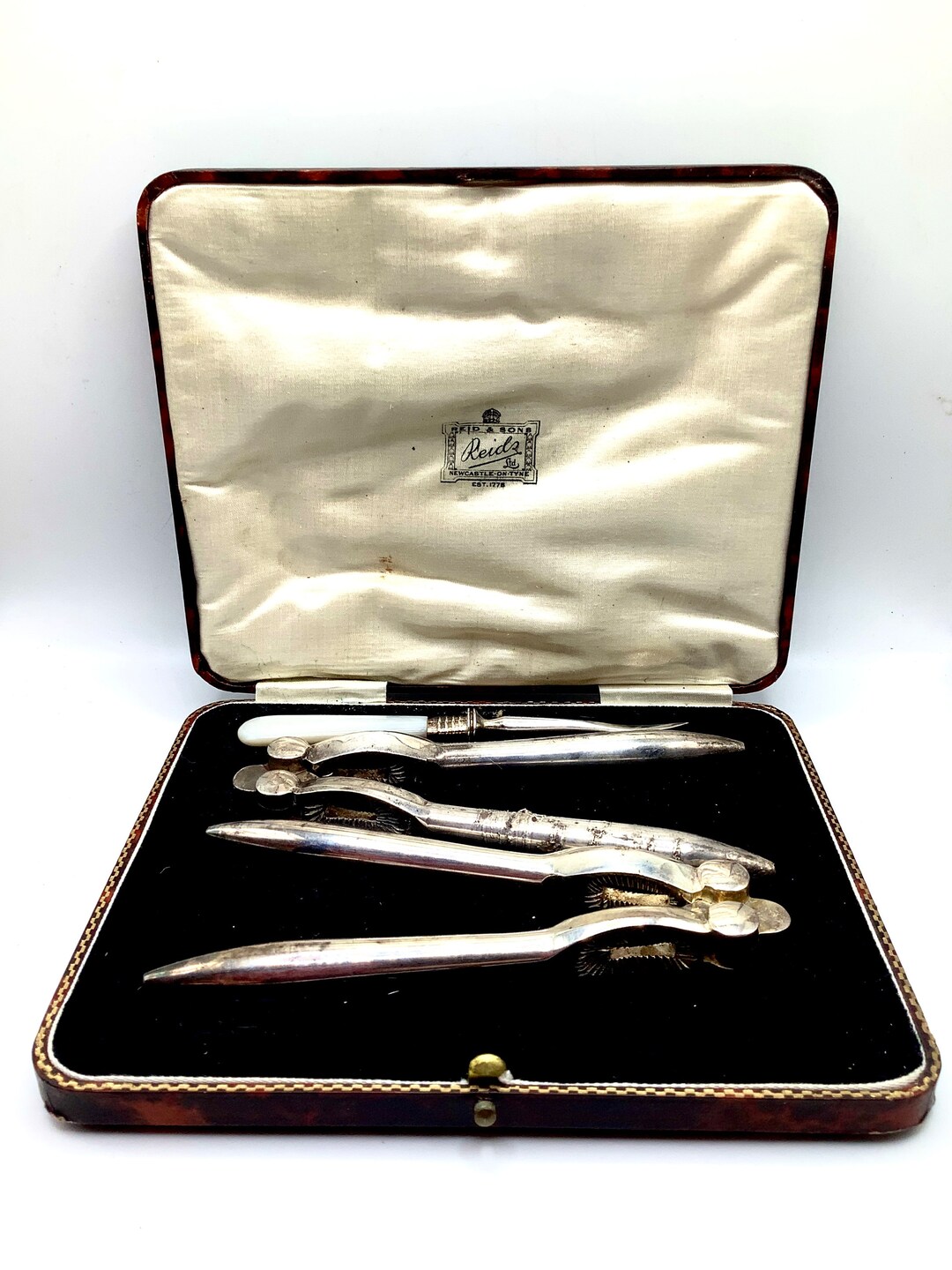 Antique Lobster Cracker Set With Sterling Silver & Mother of Pearl Handle  Picker by Harrison Brothers sheffield in Reids Goldsmith Case -  Norway