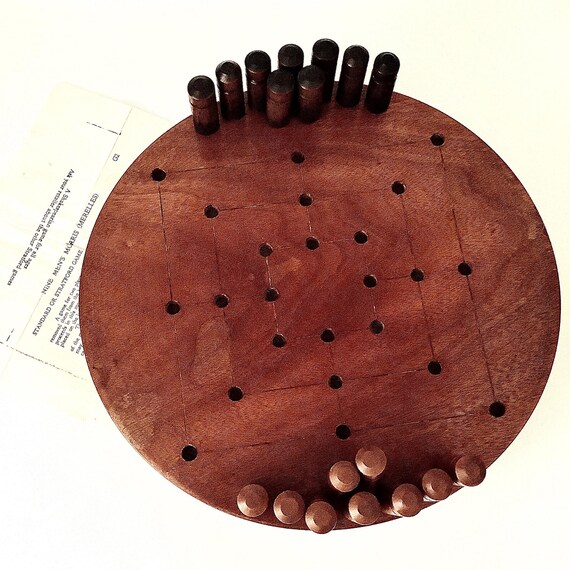 Brimtoy Gioco Da Tavolo Tradizionale 9 Uomini Morris In Legno Massello – Fatto A Mano Nel Regno Unito, 24x24 Cm, Per 2 Giocatori