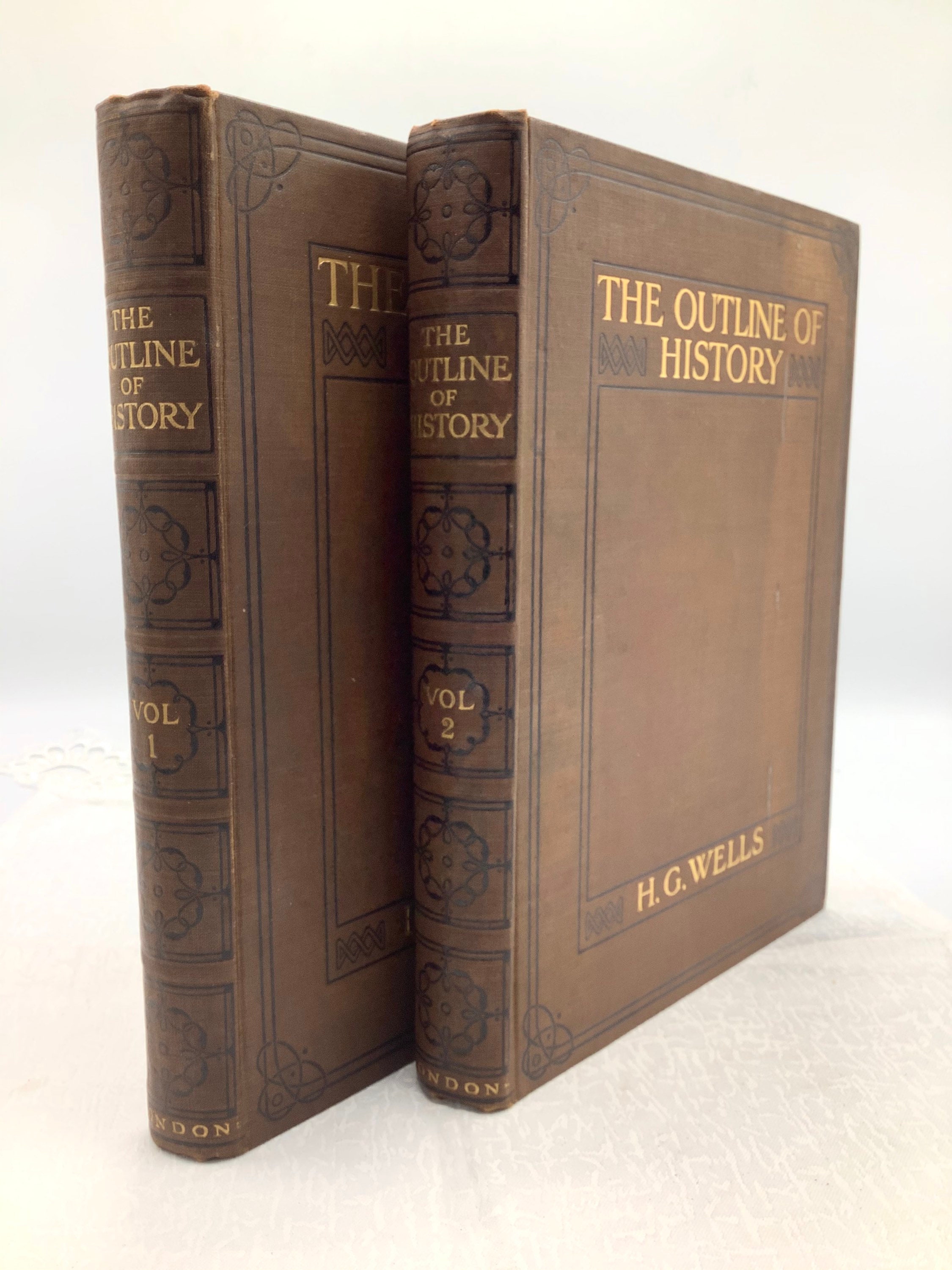The OUTLINE of HISTORY by H.G.WELLS 1st Edition (1920) in 2