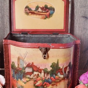 Large & Fabulous Condition!! 1930&#39;s OLD ENGLAND WORKBOX Tin, Antique Biscuit Storage, Haberdashery Keep, Quaint Collectible Tinplate Coffret