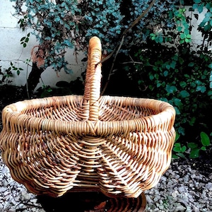 Una gran cesta de mimbre inglesa hecha a mano / cesta vintage para compras o reuniones / cesta de mimbre estilo casa de campo
