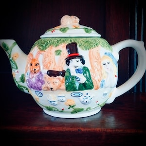Very Rare Vintage ALICE In WONDERLAND TEAPOT, Lewis Carroll&#39;s Figural Fantasy Collector&#39;s Item, Perfect Accessory For Mad Hatters Tea Party