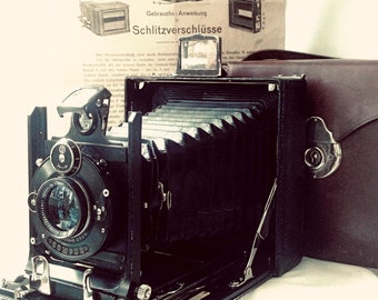 Magnificent D.R.G.M GERMAN FOLDING PLATE Camera Model No. 258646 / Superb Early 20th Century Photographic Equipment