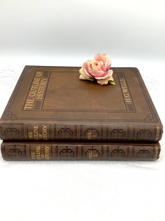The OUTLINE of HISTORY by H.G.WELLS 1st Edition (1920) in 2
