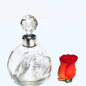 King George V Period Fine Quality Etched Glass Perfume Bottle with Original Glass Dibber & Silver Collar, Hallmark Birmingham 1912 England