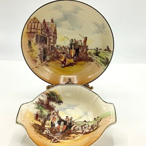 Perfekter Zustand! Ein feines Paar Royal Doulton &quot;Old English Coaching Scene&quot; Artikel, darunter eine Bonbon Schale & Servierschale
