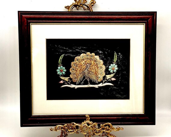 孔雀の刺繍（額入り）