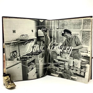 Great Condition!! GOOD HOUSEKEEPING 1960’s English Cookery Book / Mid-century British Recipe Book / Original Retro Kitchen Cookery Edition
