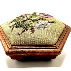 Taburete de pies de damas con cuentas inglesas antiguas / Downton Abbey Drawing Room / Taburete arrodillado del siglo 19 / Muebles victorianos