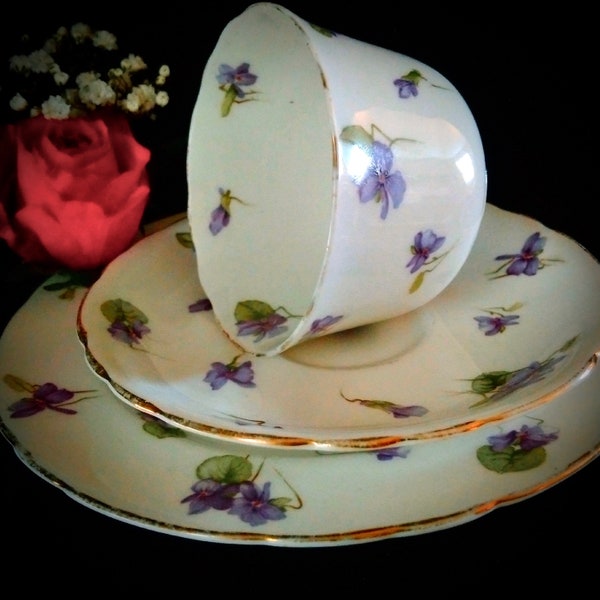 Sublime Royal Doulton! ''VIOLETS'' 1930 - 1950's Green Back-stamp / Scarce-to-find English Royal Doulton Single Colour Lilac Flower Pattern