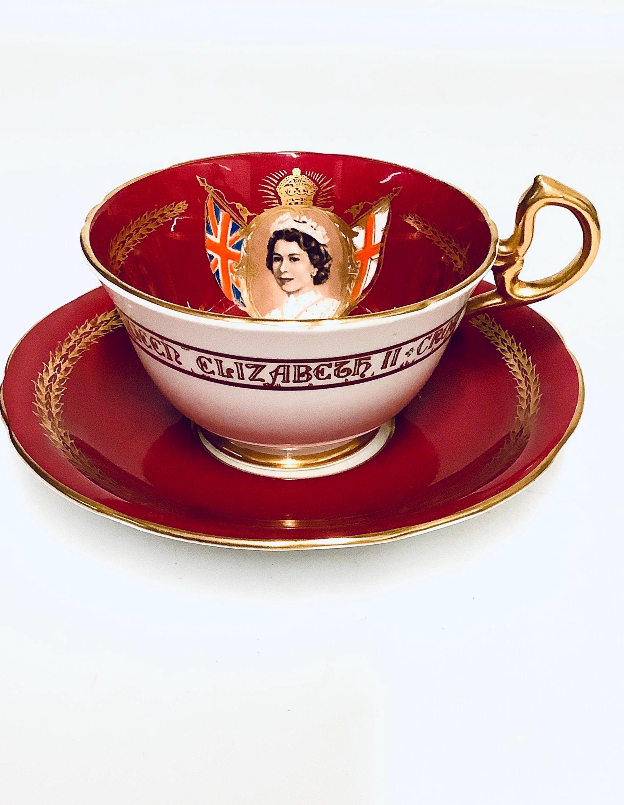 70年前の希少なレッド＆ゴールドのエインズレイ エリザベス女王 1953年