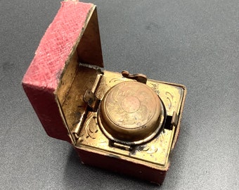 19th Century Portable Inkwell in a Leather Box with Hinged Lid / Victorian Writing Accessory for Travellers / Perfect Gift for Writers