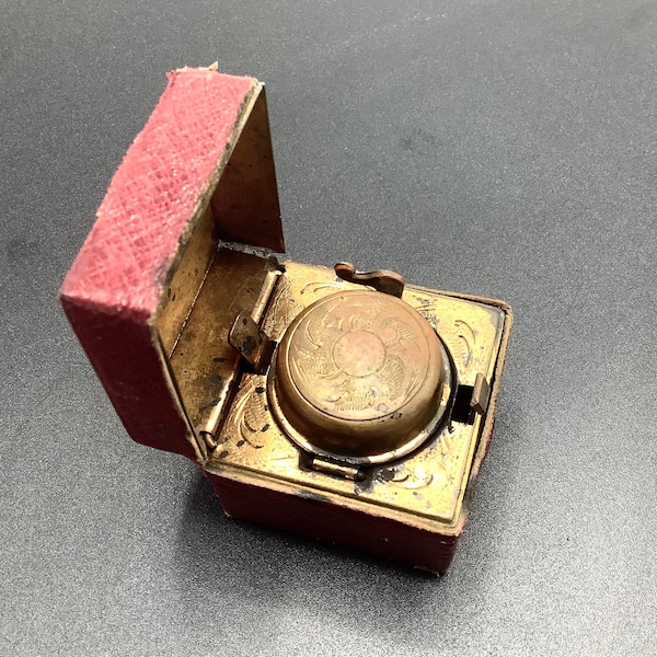 19th Century Portable Inkwell in a Leather Box with Hinged Lid / Victorian Writing Accessory for Travellers / Perfect Gift for Writers