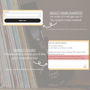 Puede incluir: Una lista de productos para soportes de discos de vinilo personalizados. La imagen muestra una pila de discos de vinilo con un texto superpuesto que dice "&iexcl;Hazlo tuyo! &iexcl;Elige el color o los colores que te gustar&iacute;a para tus soportes!" El texto tambi&eacute;n dice "Siempre disponible en blanco y negro." La imagen tambi&eacute;n muestra un formulario para seleccionar la cantidad y el color de los soportes.