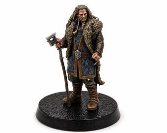 Dwarf Northern Warlord Miniature – Fur Cloaked Warrior – 28mm Fantasy Resin Model