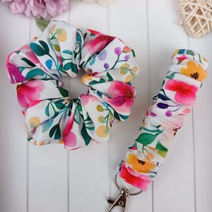 Floral Scrunchie and Wristlet Keychain Set – Hair Accessory