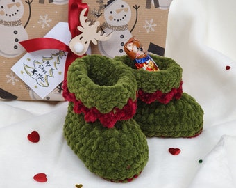 Baby shoes crocheted, velvet yarn moss green, My first Christmas