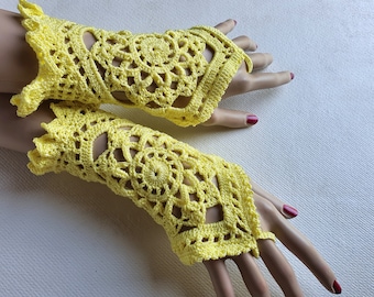 Arm warmers, lace, vintage style, light yellow