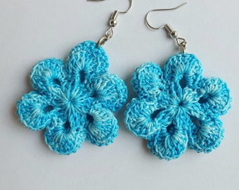 Earrings flower, light blue, crochet