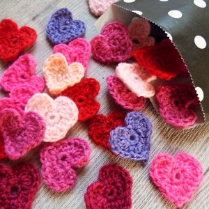 Herz Applikation, 20Stück, Farbmix, Häkelherz ,Valentinstag, Streudeko