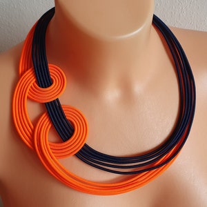 Feloranje textiel slabbetje: chokerketting, handgemaakte statementsieraden