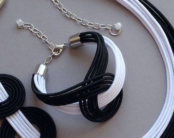 Bracelet noir et blanc, bracelet textile, bracelet déclaration, bracelet noué, bijoux noir et blanc