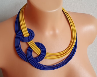 Blauwe en gele ketting, statement ketting voor dames, trendy tribal ketting, meerlaagse choker, slabbetje ketting, gewaagde ketting