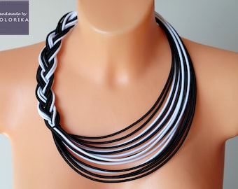 Collar trenzado en blanco y negro: estilo tribal bohemio