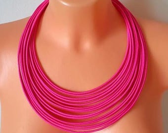Collar babero textil rosa, collar africano de tela llamativo, collar único de varias capas, collar atrevido hecho a mano de moda, joyería minimalista
