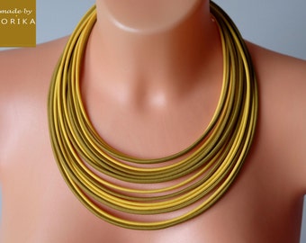 Colar amarelo mostarda, Colar marcante, Colar grosso, Colar colorido, Colar boho, Colar artesanal em camadas, Colar babador