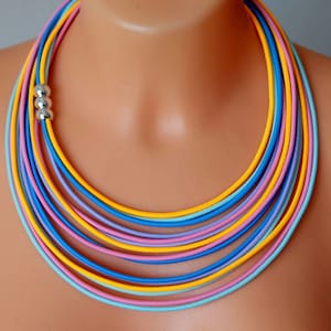 Neonoranje ketting, neon veelkleurige ketting, kleurrijke slabbetje, ketting met strengen, ketting met veelkleurige touwen, strandketting
