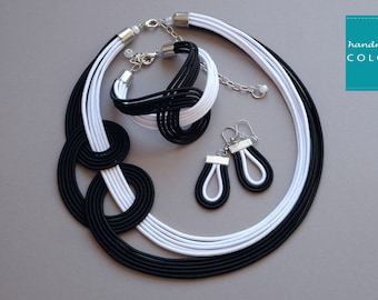 Bestseller ketting, Geknoopte zwart-witte ketting, Strand sieraden set, Zwart witte ketting, Zwarte koorden armband, Gedurfde kleurrijke ketting