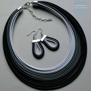 ブラックグレーのテキスタイルコードネックレス＆イヤリングセット：ミニマリストジュエリーセット